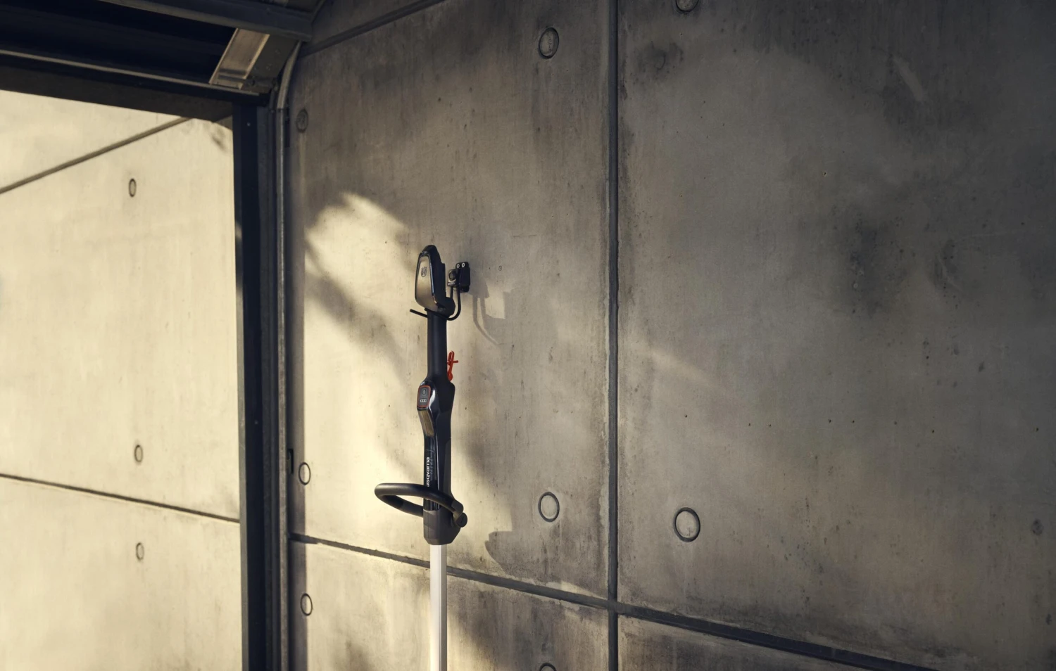 Husqvarna Aspire T28-P4A Cordless Strimmer 7 Husqvarna Aspire T28-P4A Cordless Strimmer - Image 5