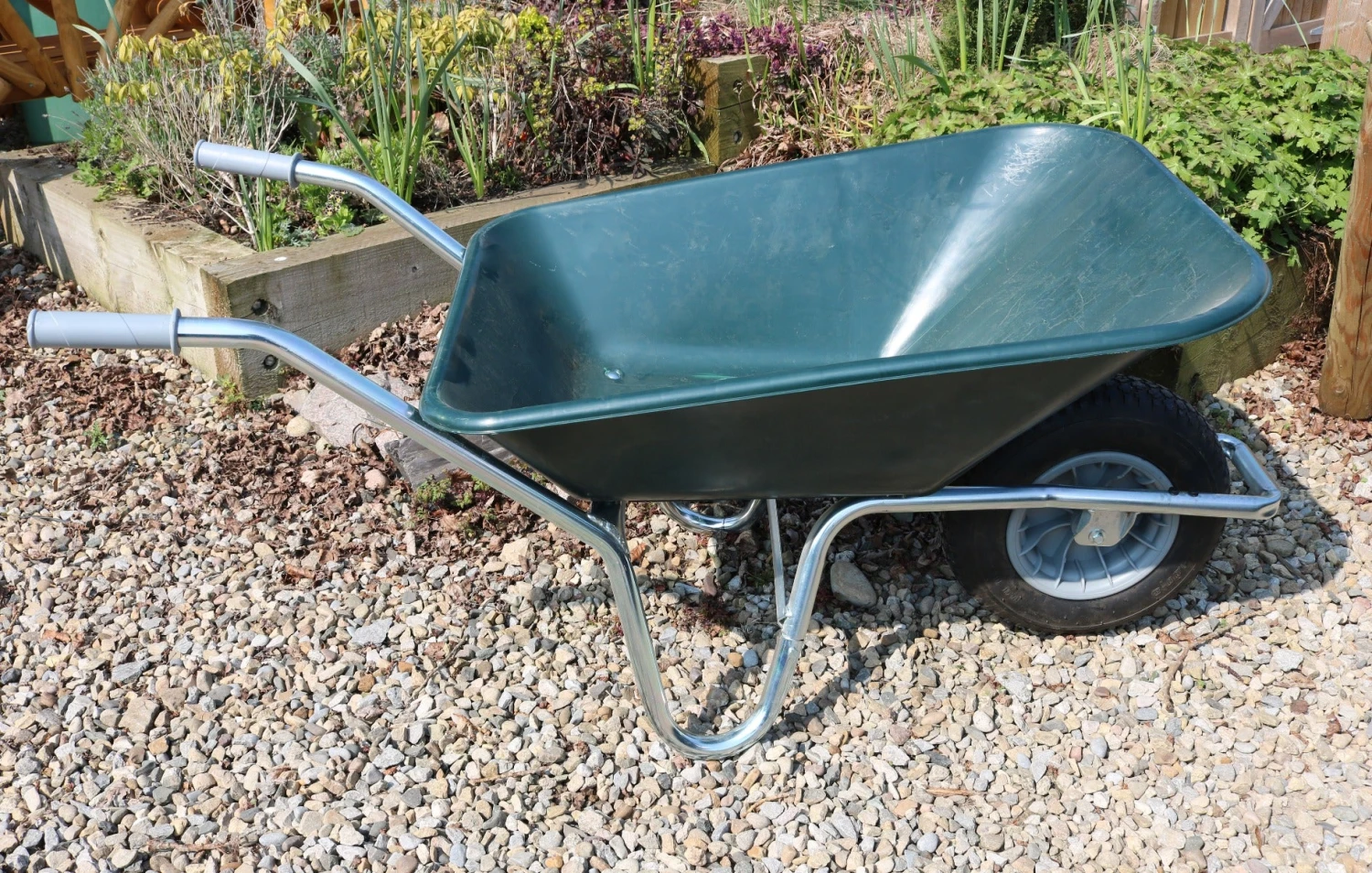 Maingate Clipper Wheelbarrow Green 90L 4 Maingate Clipper Wheelbarrow Green 90L - Image 2