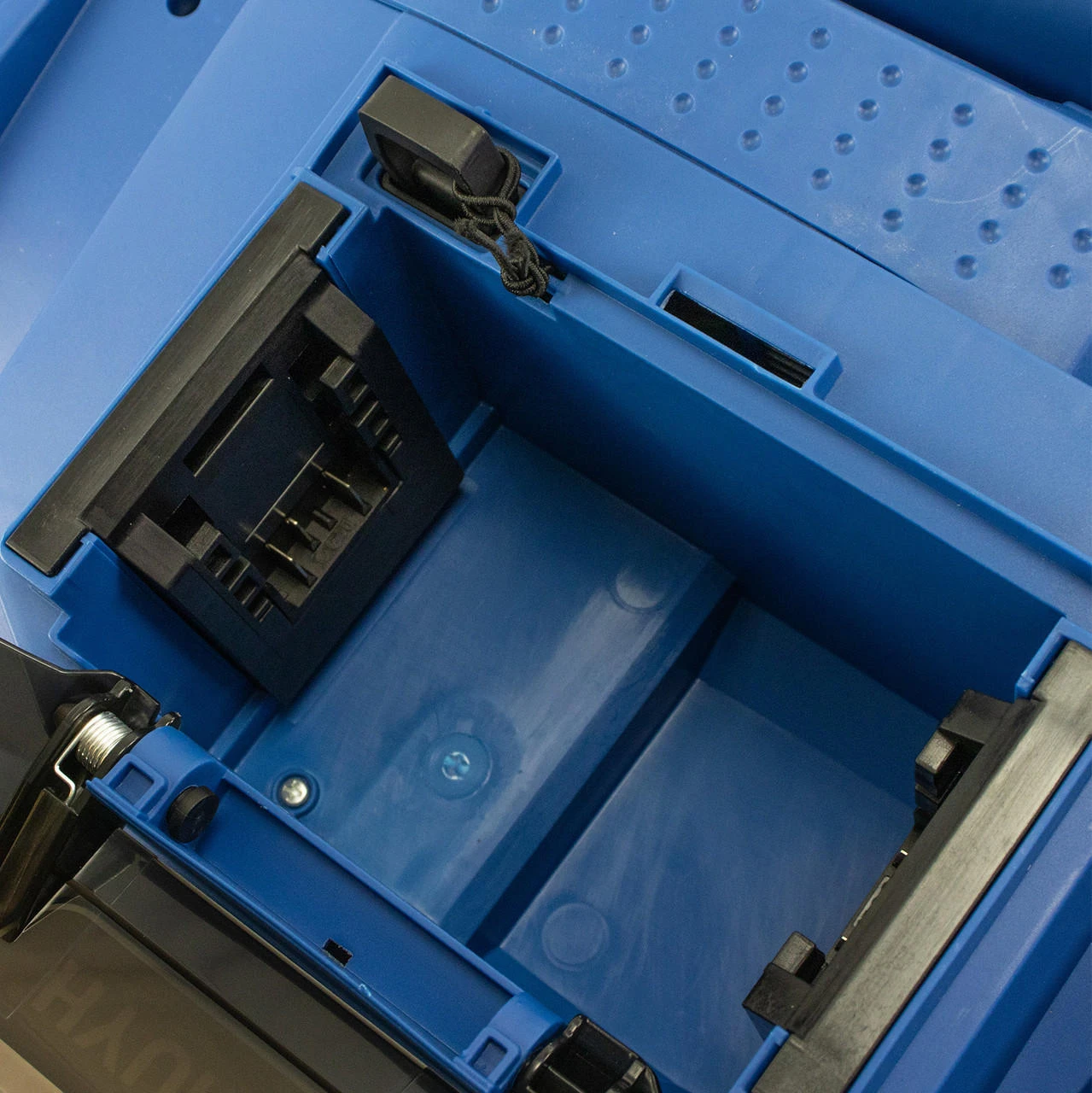 Hyundai HY2197 Artificial Grass Sweeper 8 Hyundai HY2197 Artificial Grass Sweeper - Image 6